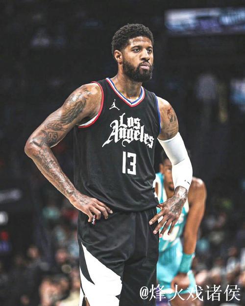 挺身而出!76人官媒晒保罗-乔治海报的终场比分:拿下比赛 挺身而出!76人官媒晒保罗-乔治海报的终场比分:拿下比赛