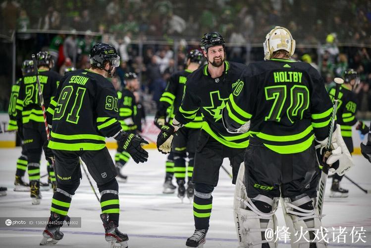 常规赛:佛罗里达美洲豹4-0达拉斯星 集锦 常规赛:佛罗里达美洲豹4-0达拉斯星 集锦