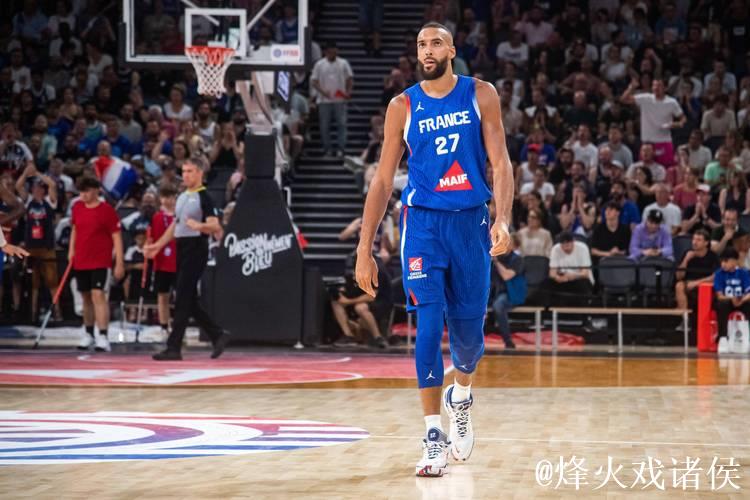 戈贝尔:我为球队今晚的表现感到骄傲,大家始终团结一心 戈贝尔:我为球队今晚的表现感到骄傲,大家始终团结一心