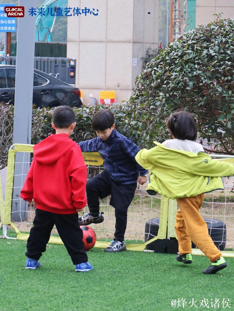 桑德：一个爱看孩子们踢球的“外教”